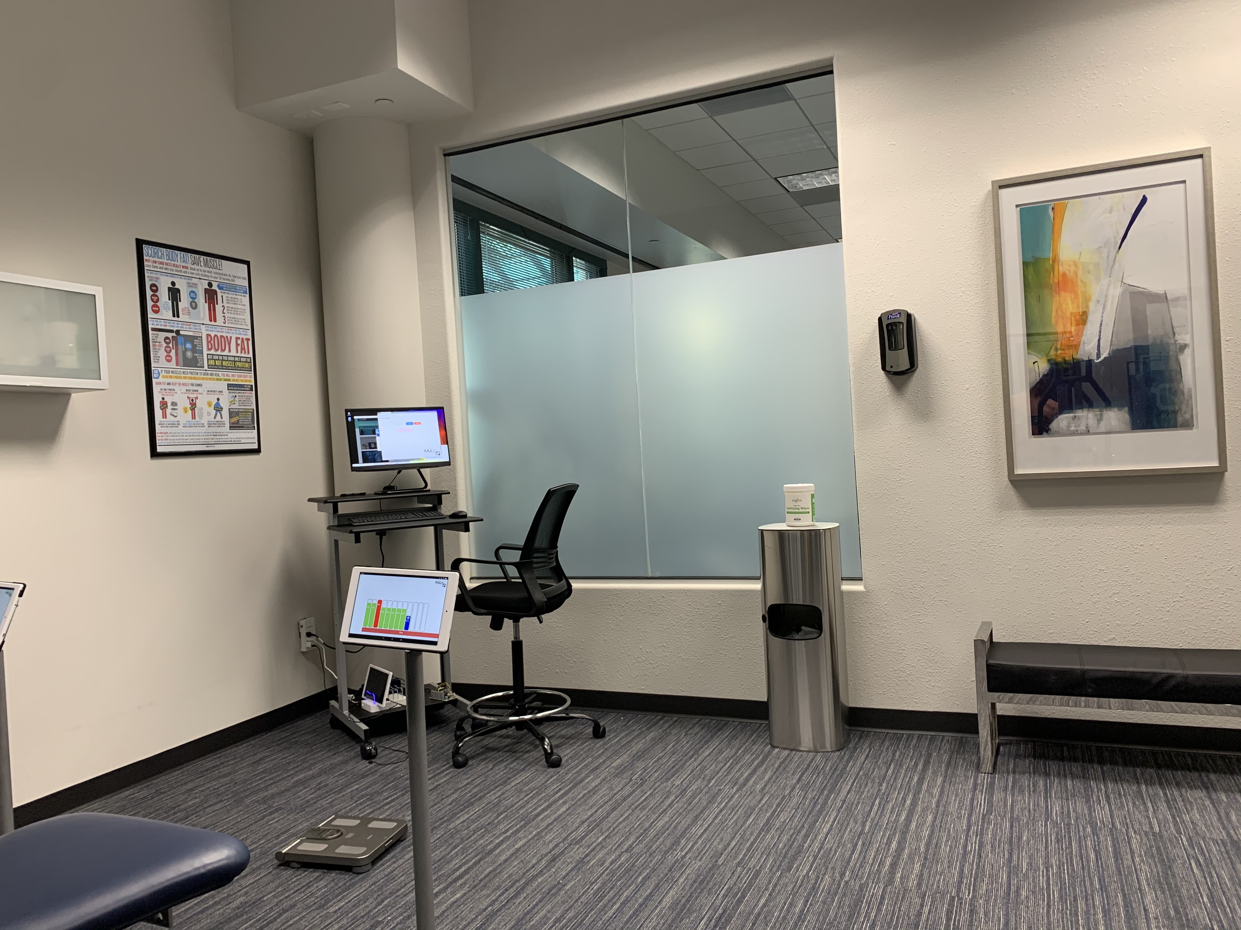 Member training on MaxQ adaptive resistance machine
